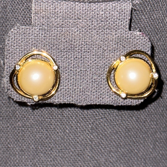 Stunningly gorgeous Monet earrings - Picture 2 of 2